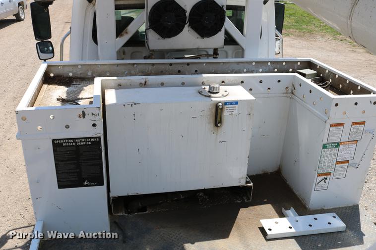 image for item DC7582 2006 Freightliner Business Class M2 digger derrick truck