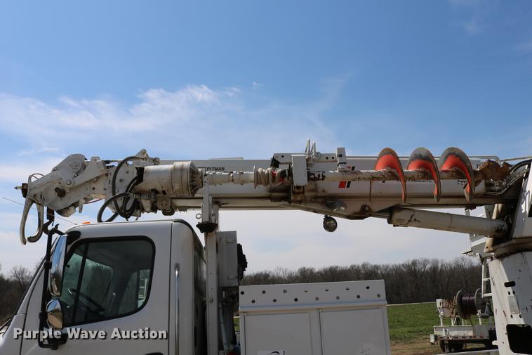 image for item DC7582 2006 Freightliner Business Class M2 digger derrick truck