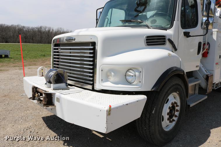 image for item DC7582 2006 Freightliner Business Class M2 digger derrick truck