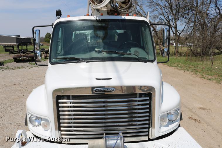 image for item DC7582 2006 Freightliner Business Class M2 digger derrick truck