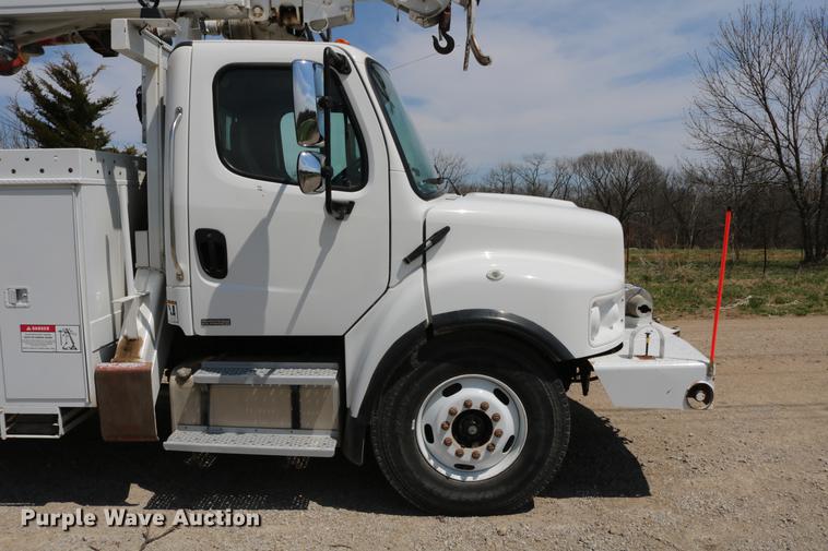 image for item DC7582 2006 Freightliner Business Class M2 digger derrick truck
