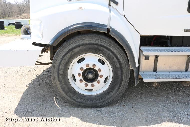 image for item DC7582 2006 Freightliner Business Class M2 digger derrick truck