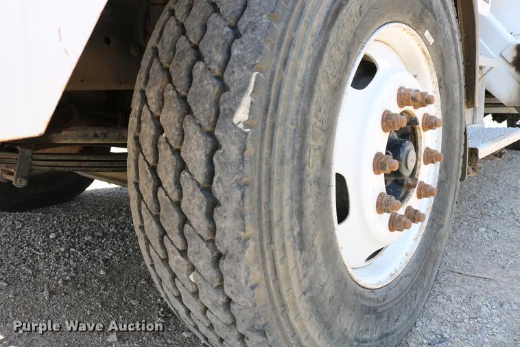 image for item DC7582 2006 Freightliner Business Class M2 digger derrick truck