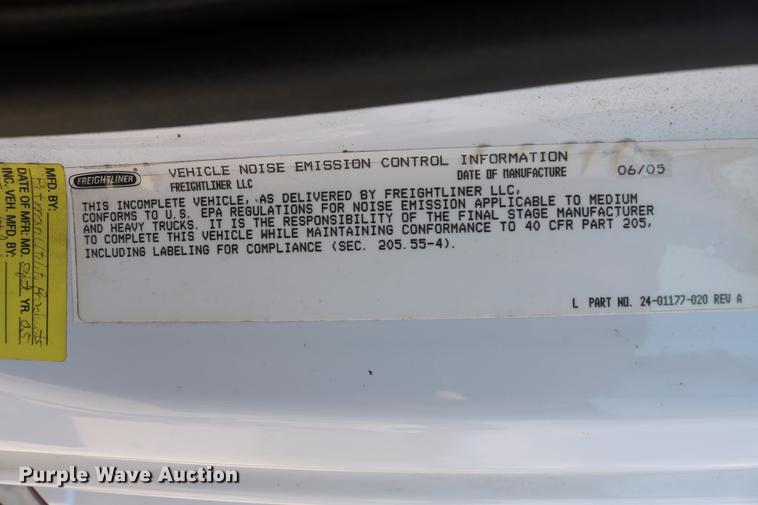 image for item DC7582 2006 Freightliner Business Class M2 digger derrick truck