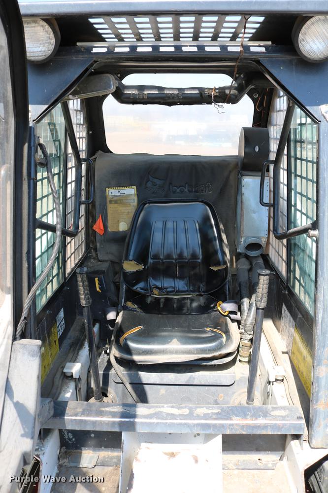 image for item DC7605 1988 Bobcat 642B skid steer