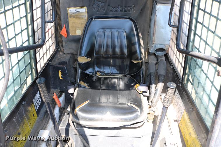 image for item DC7605 1988 Bobcat 642B skid steer