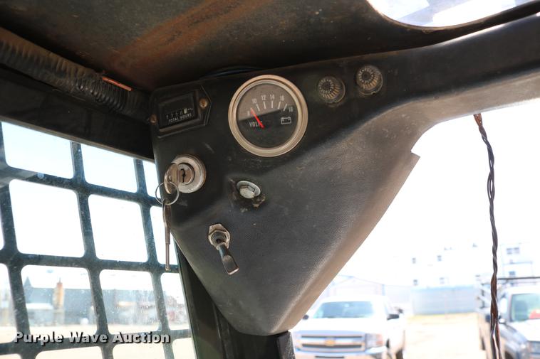 image for item DC7605 1988 Bobcat 642B skid steer