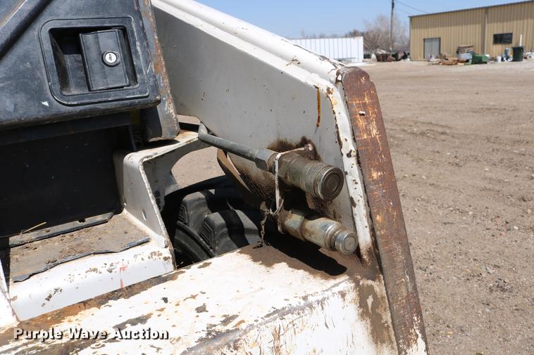 image for item DC7605 1988 Bobcat 642B skid steer