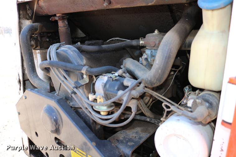 image for item DC7605 1988 Bobcat 642B skid steer