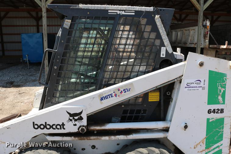 image for item DC7605 1988 Bobcat 642B skid steer
