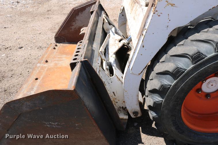 image for item DC7605 1988 Bobcat 642B skid steer