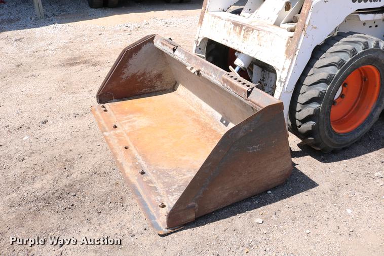 image for item DC7605 1988 Bobcat 642B skid steer