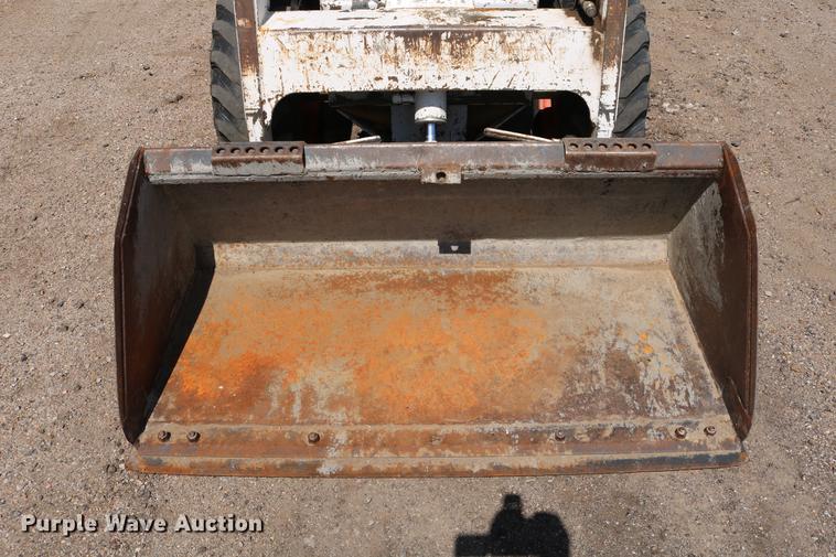 image for item DC7605 1988 Bobcat 642B skid steer