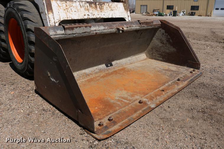 image for item DC7605 1988 Bobcat 642B skid steer