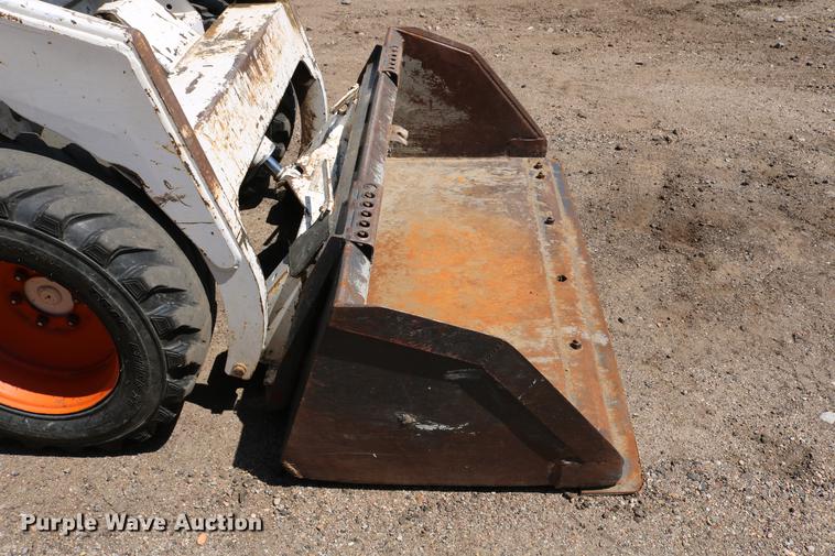 image for item DC7605 1988 Bobcat 642B skid steer