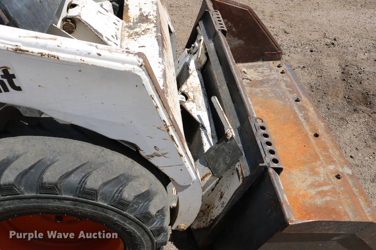image for item DC7605 1988 Bobcat 642B skid steer