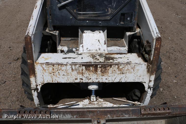 image for item DC7605 1988 Bobcat 642B skid steer