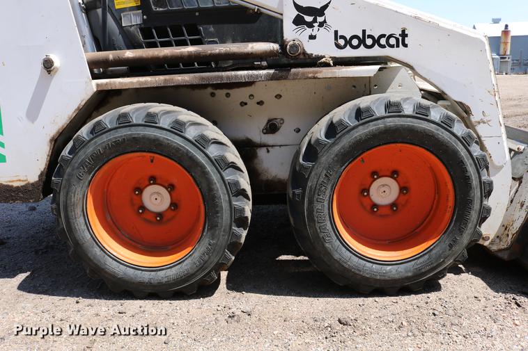 image for item DC7605 1988 Bobcat 642B skid steer