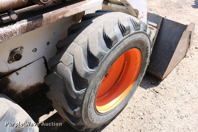 image for item DC7605 1988 Bobcat 642B skid steer