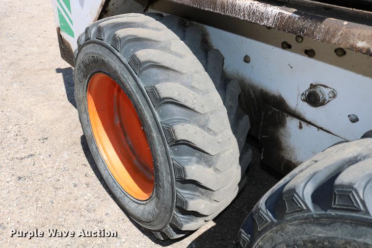 image for item DC7605 1988 Bobcat 642B skid steer