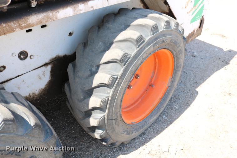 image for item DC7605 1988 Bobcat 642B skid steer