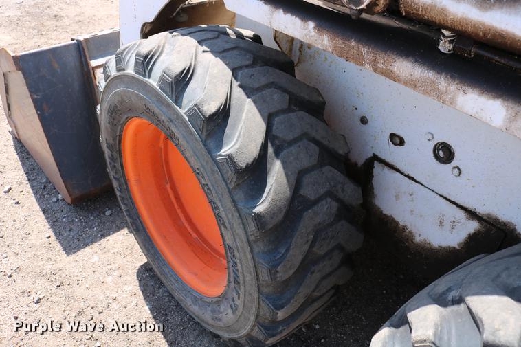 image for item DC7605 1988 Bobcat 642B skid steer