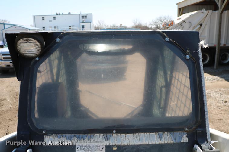 image for item DC7605 1988 Bobcat 642B skid steer