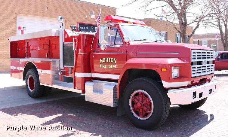 image for item DC7606 1985 Ford F700 fire truck