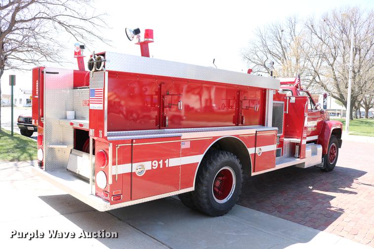 image for item DC7606 1985 Ford F700 fire truck