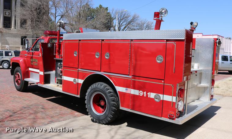 image for item DC7606 1985 Ford F700 fire truck