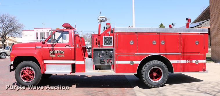image for item DC7606 1985 Ford F700 fire truck