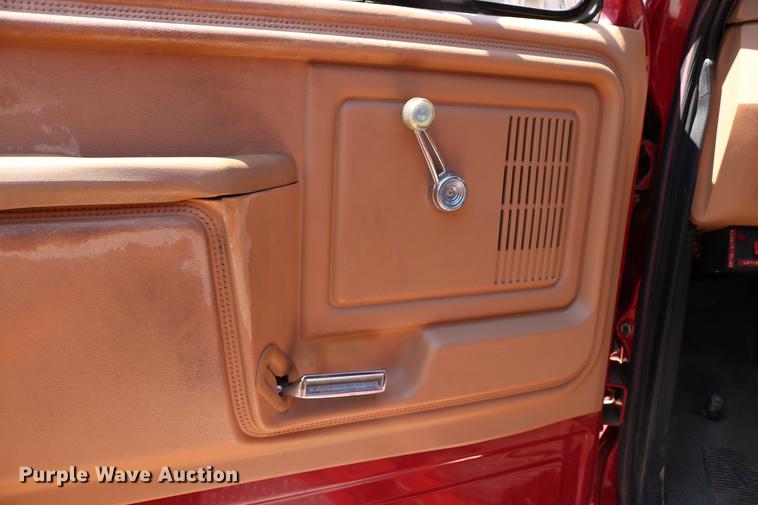 image for item DC7606 1985 Ford F700 fire truck