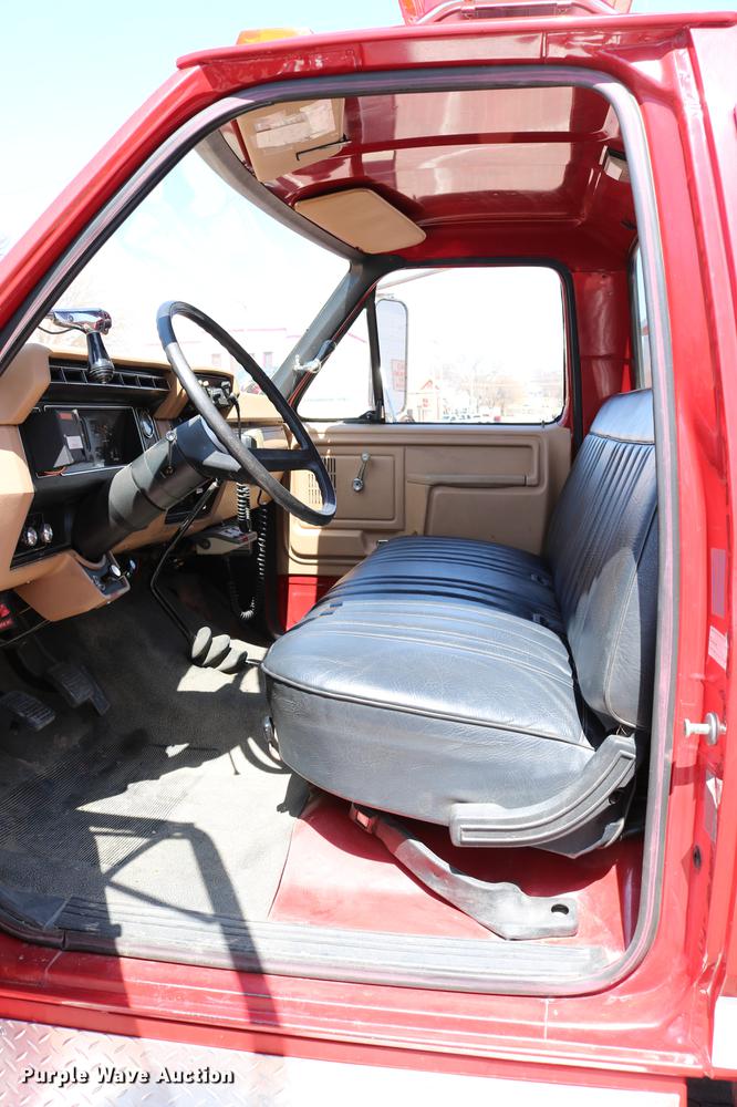 image for item DC7606 1985 Ford F700 fire truck