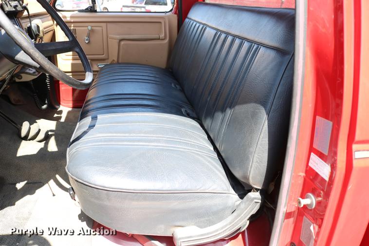 image for item DC7606 1985 Ford F700 fire truck