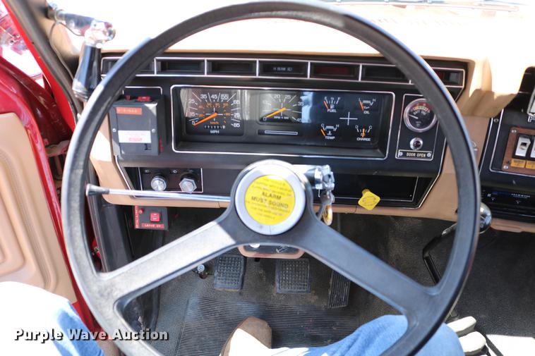 image for item DC7606 1985 Ford F700 fire truck