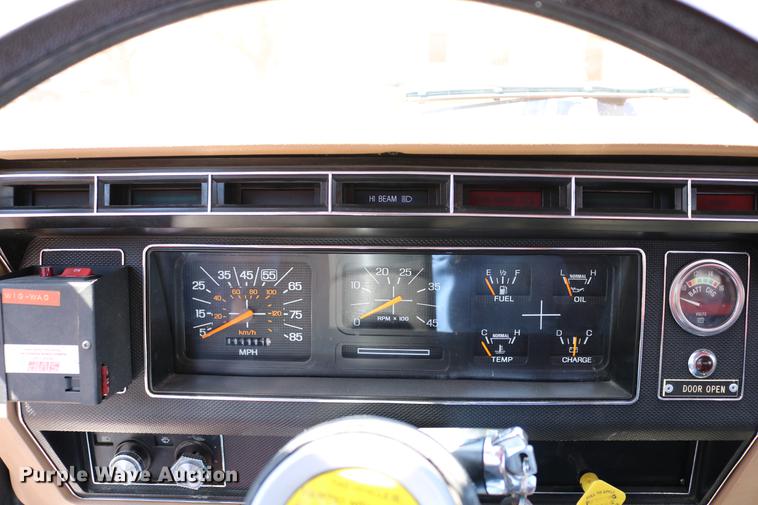 image for item DC7606 1985 Ford F700 fire truck