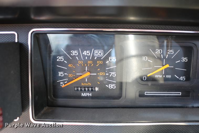 image for item DC7606 1985 Ford F700 fire truck