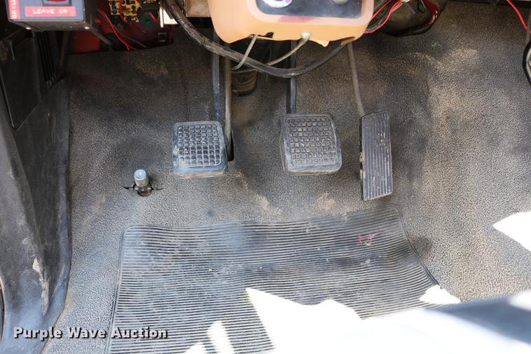 image for item DC7606 1985 Ford F700 fire truck