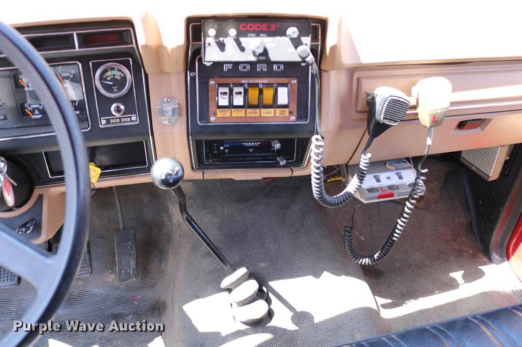 image for item DC7606 1985 Ford F700 fire truck