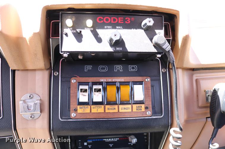 image for item DC7606 1985 Ford F700 fire truck