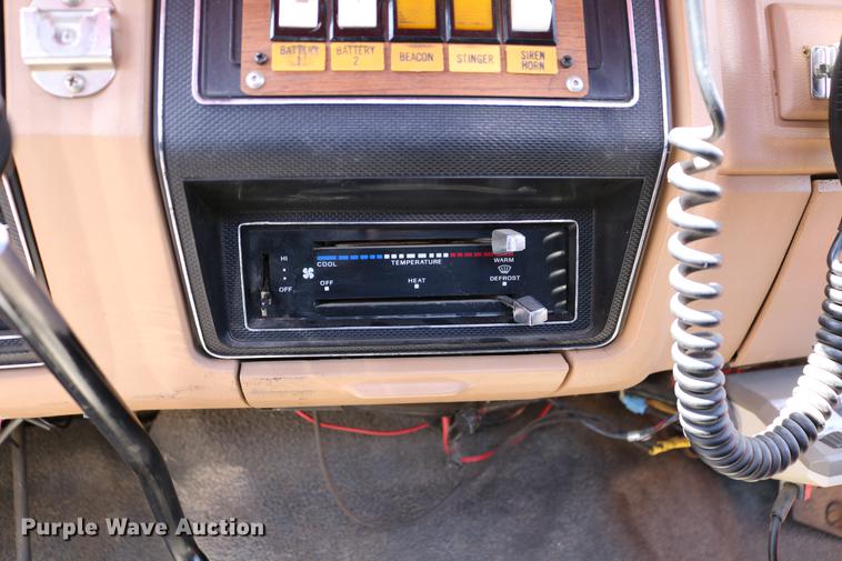 image for item DC7606 1985 Ford F700 fire truck