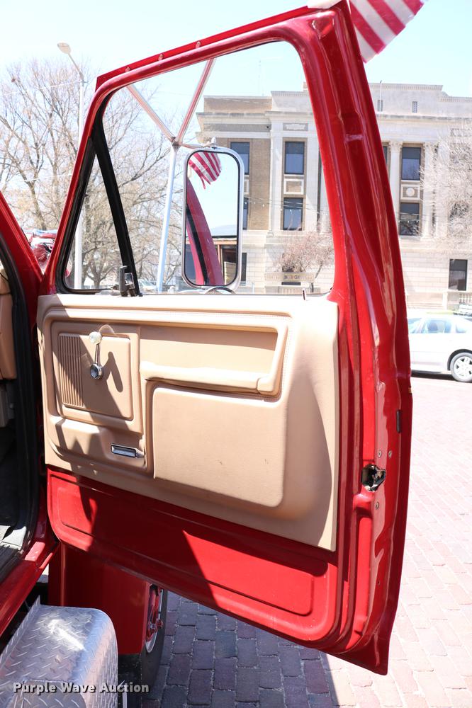 image for item DC7606 1985 Ford F700 fire truck