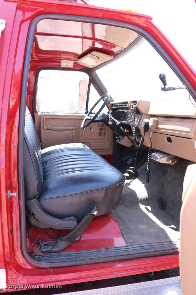 image for item DC7606 1985 Ford F700 fire truck