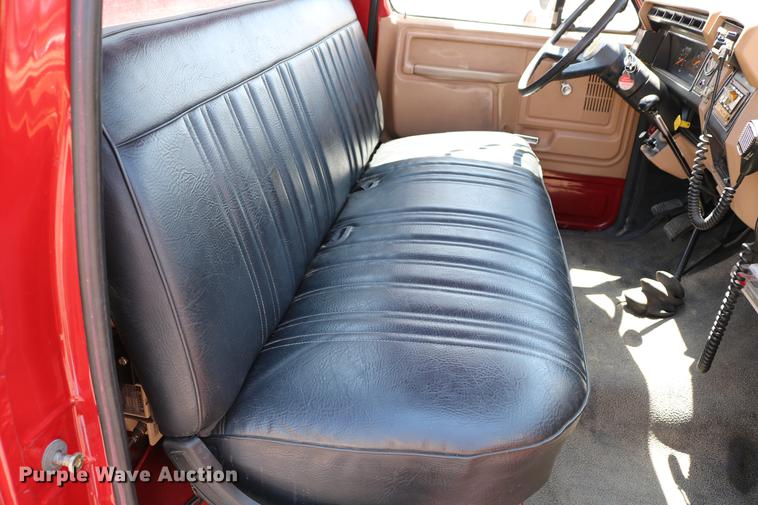 image for item DC7606 1985 Ford F700 fire truck