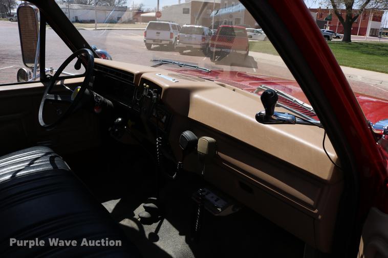 image for item DC7606 1985 Ford F700 fire truck