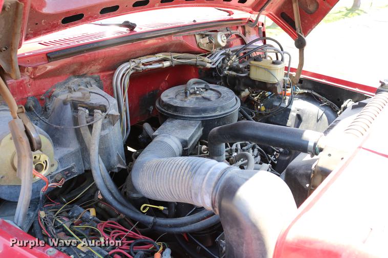 image for item DC7606 1985 Ford F700 fire truck