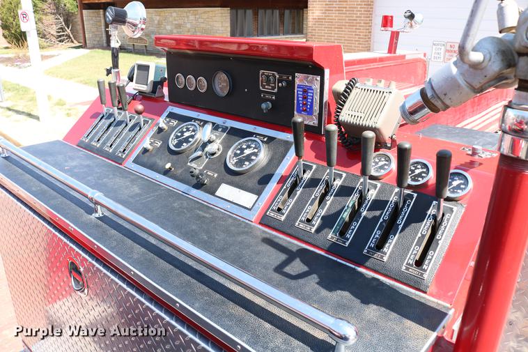 image for item DC7606 1985 Ford F700 fire truck