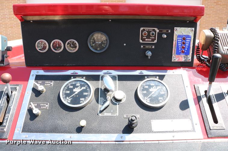 image for item DC7606 1985 Ford F700 fire truck