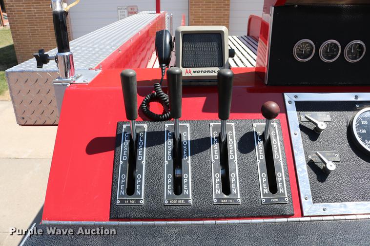 image for item DC7606 1985 Ford F700 fire truck