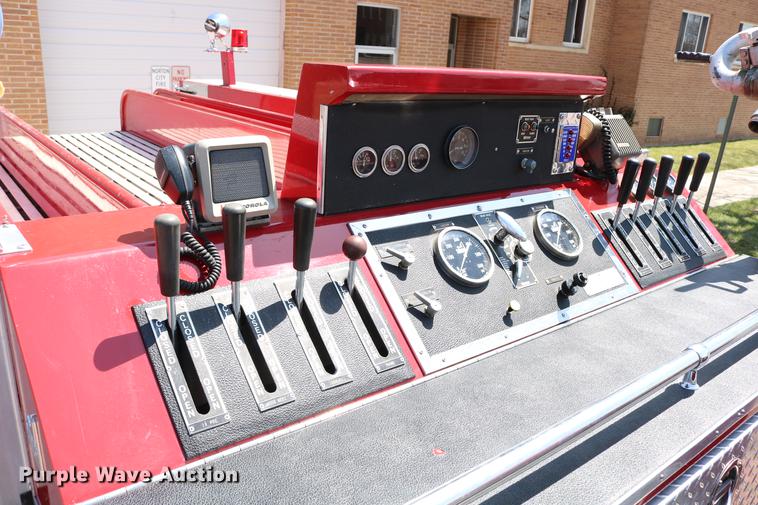 image for item DC7606 1985 Ford F700 fire truck